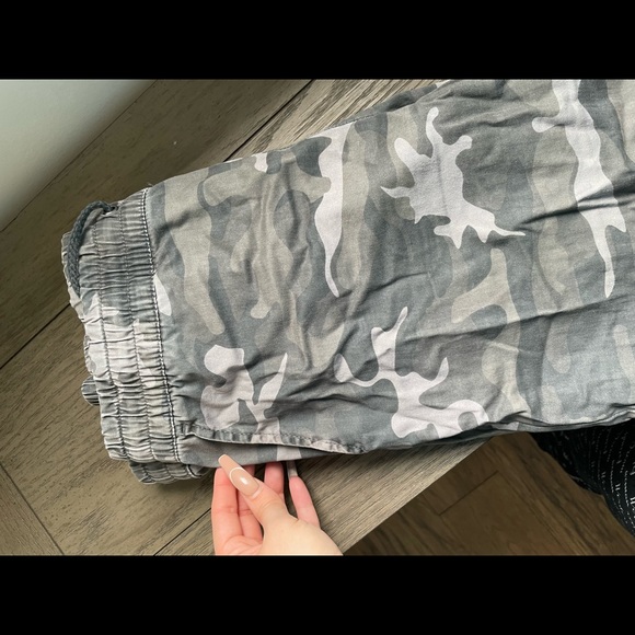 Army Cargo Pants size Medium tapered pants stretchy high waisted - Picture 2 of 2